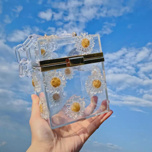 Daisy Mazy Clutch