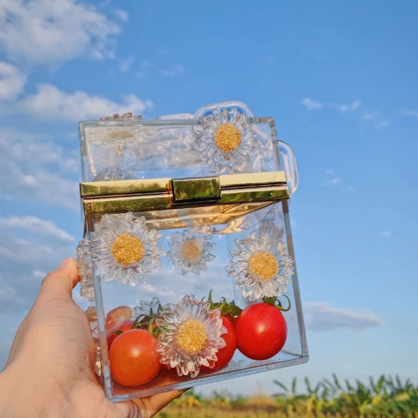 Daisy Mazy Clutch